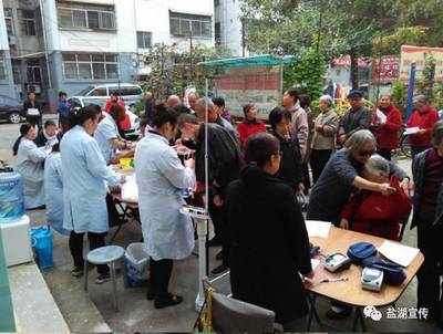 解放路社区联合中城社区卫生服务站开展“世界骨质疏松日”义诊宣传活动，助力居民健康生活